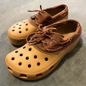 Crocs Shoes- Size: 7 men/ 9 women